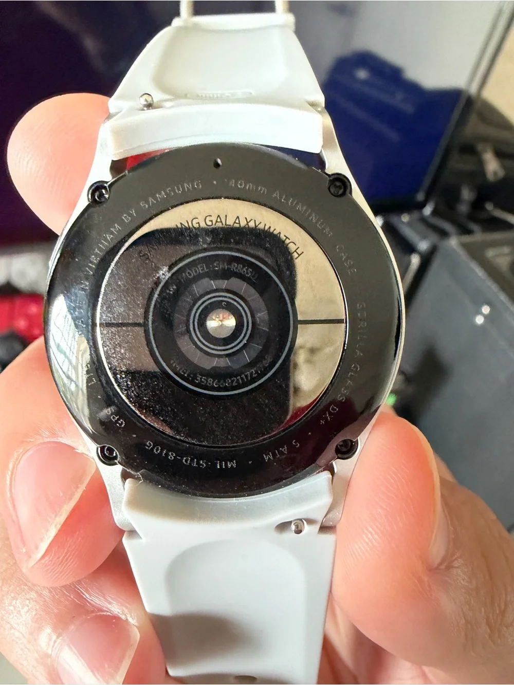 Samsung Galaxy watch 4 – White Silicone Band